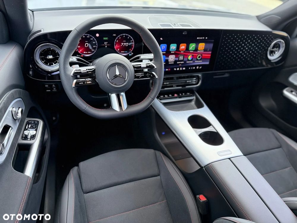 Mercedes-Benz GLB - 13