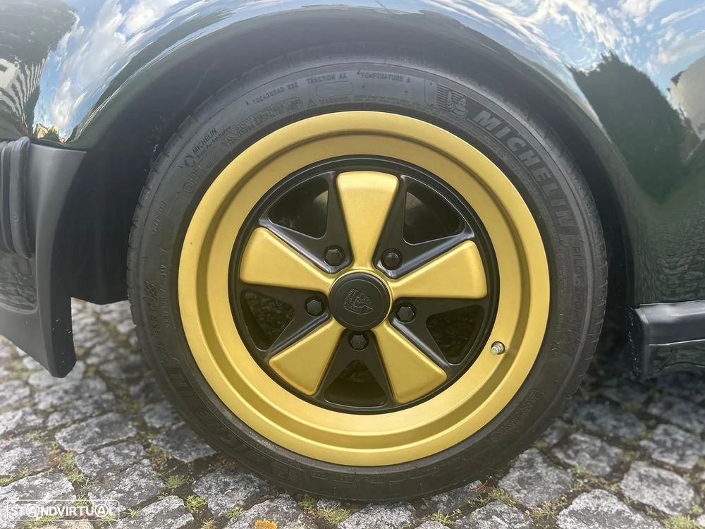 Porsche 911 Série F - 9