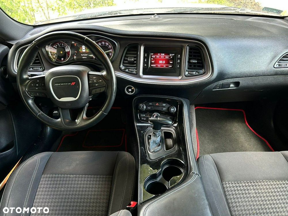 Dodge Challenger - 8