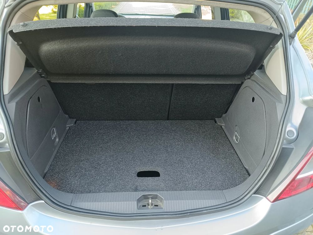 Opel Corsa 1.2 16V Cosmo - 26