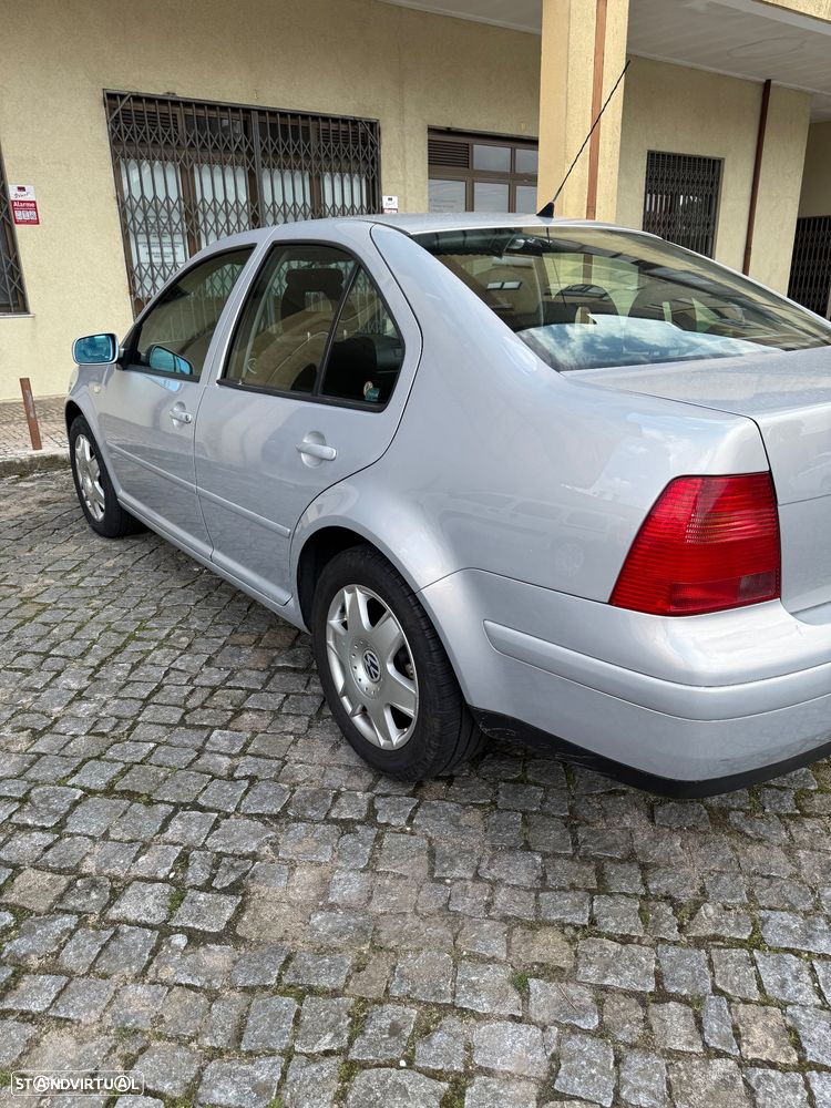 VW Bora 1.9 TDi Highline - 4