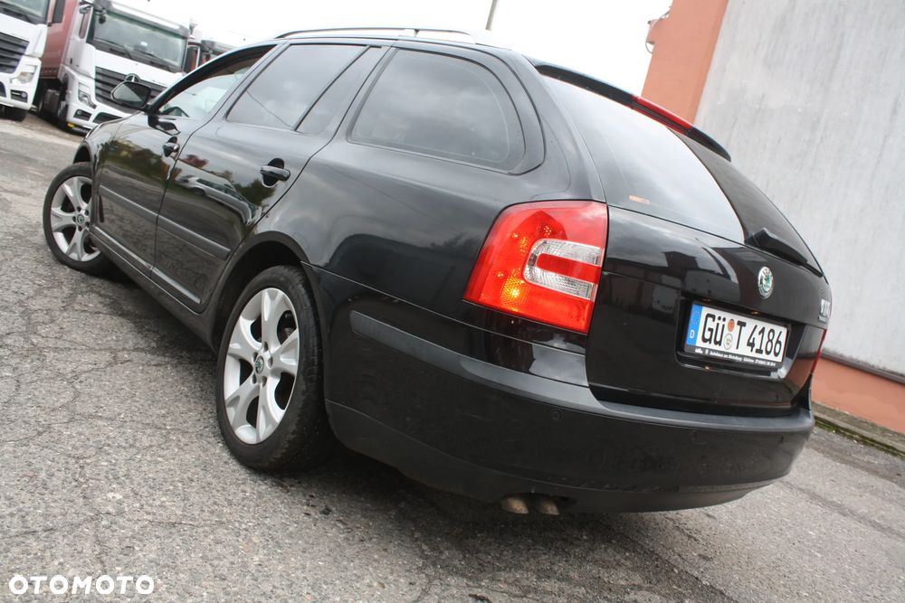 Skoda Octavia Combi 2.0 TDI DSG Laurin & Klement - 12