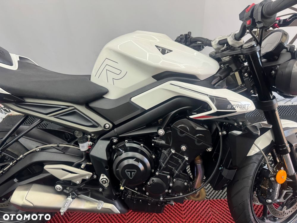 Triumph Street Triple - 34