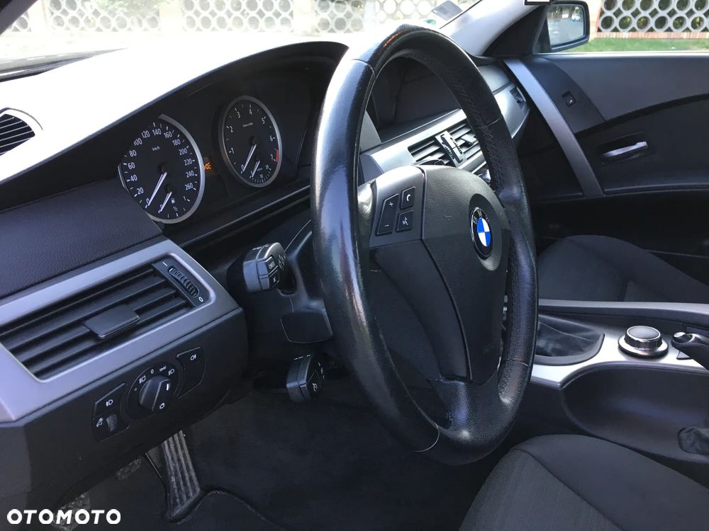BMW Seria 5 523i - 28