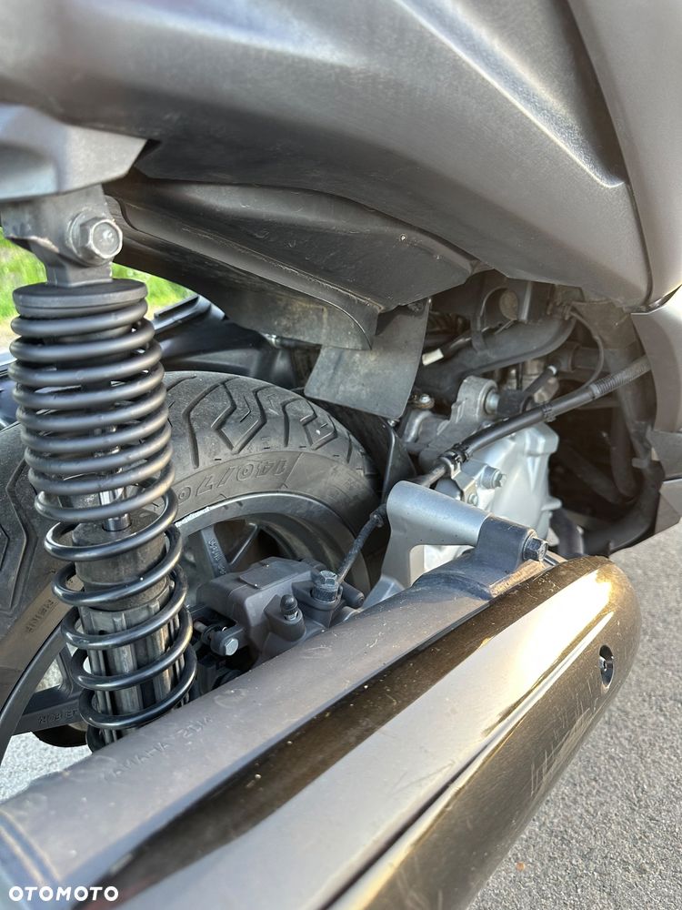 Yamaha X-max - 23