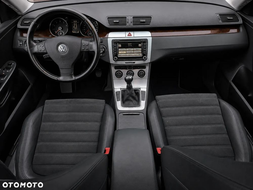 Volkswagen Passat 1.8 TSI Individual - 25