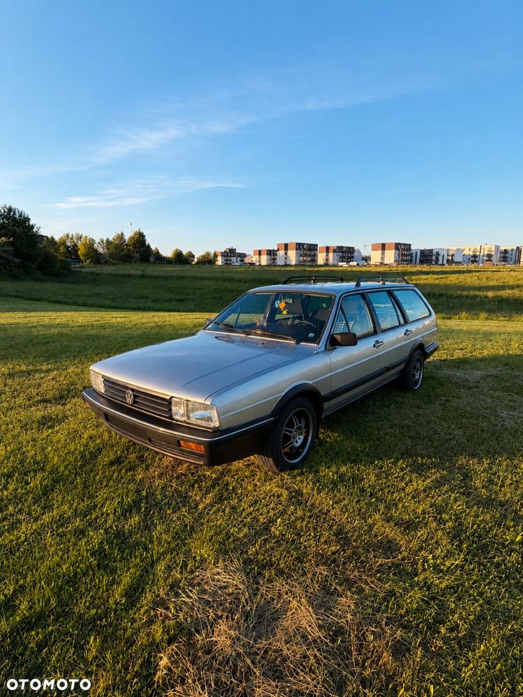Volkswagen Passat - 1