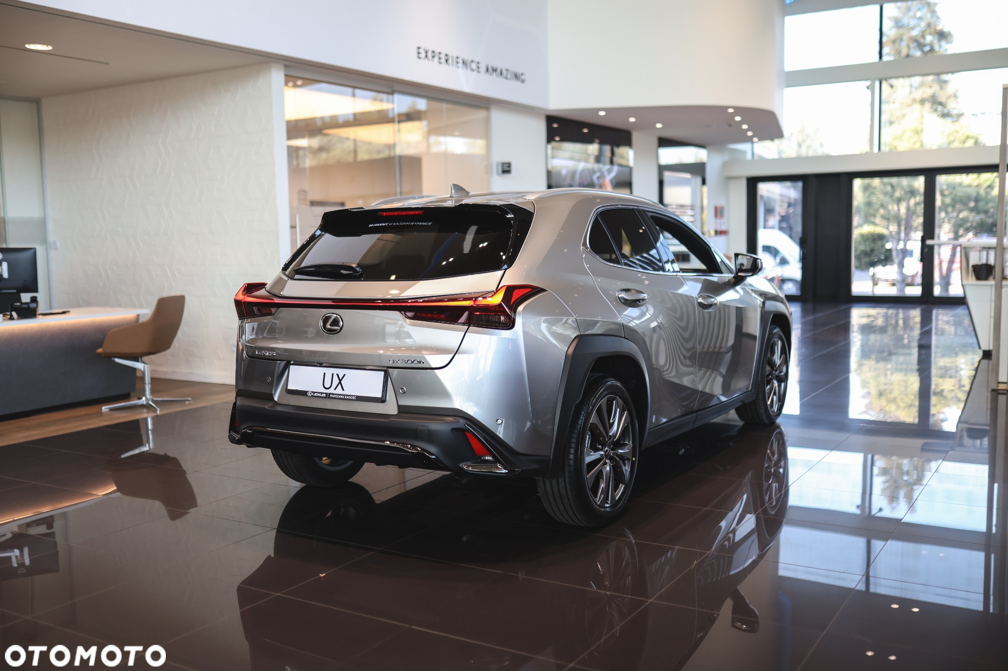 Lexus UX 300h F Sport Design - 12
