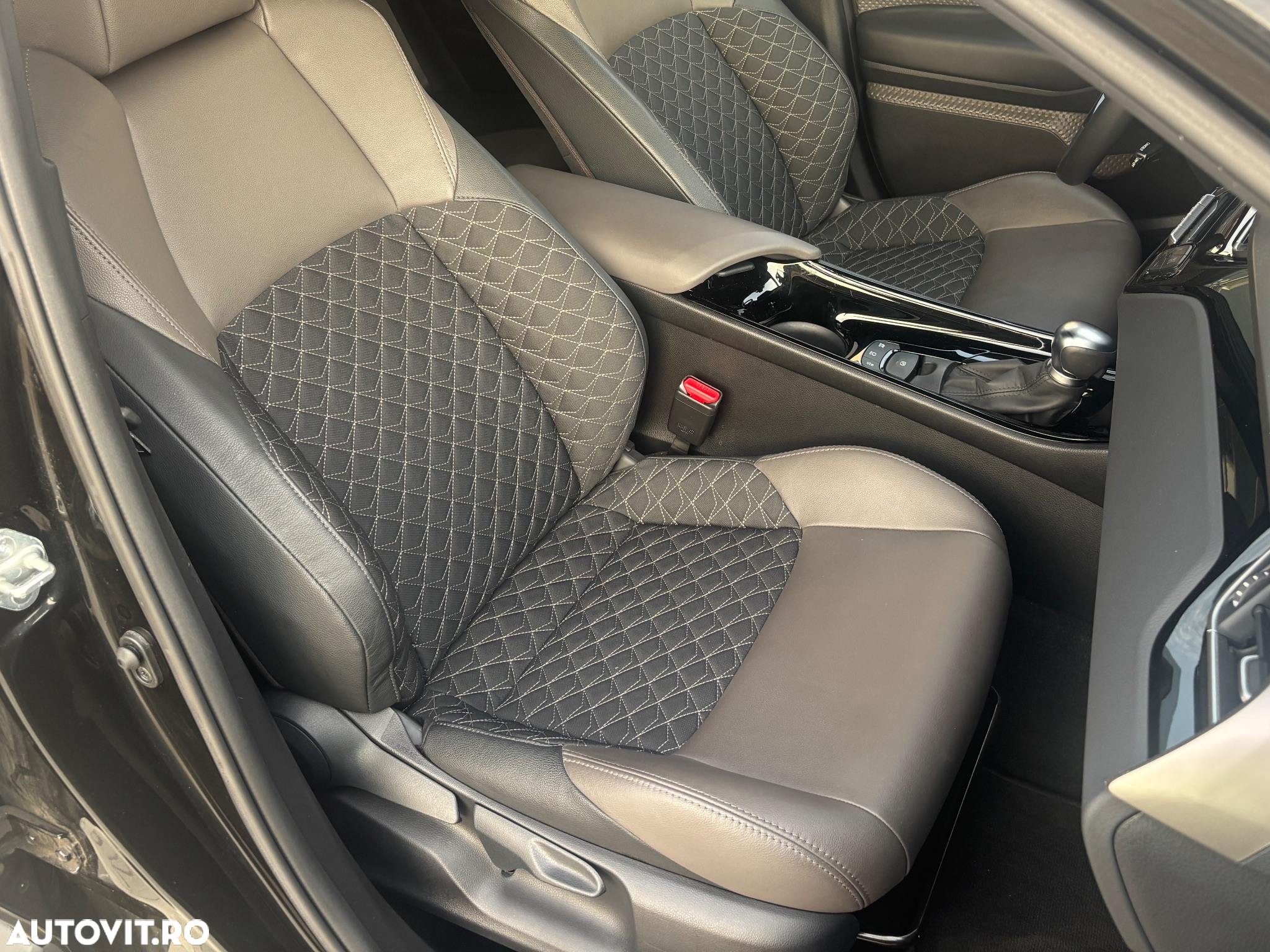 Toyota C-HR 2.0 Hybrid Lounge - 33