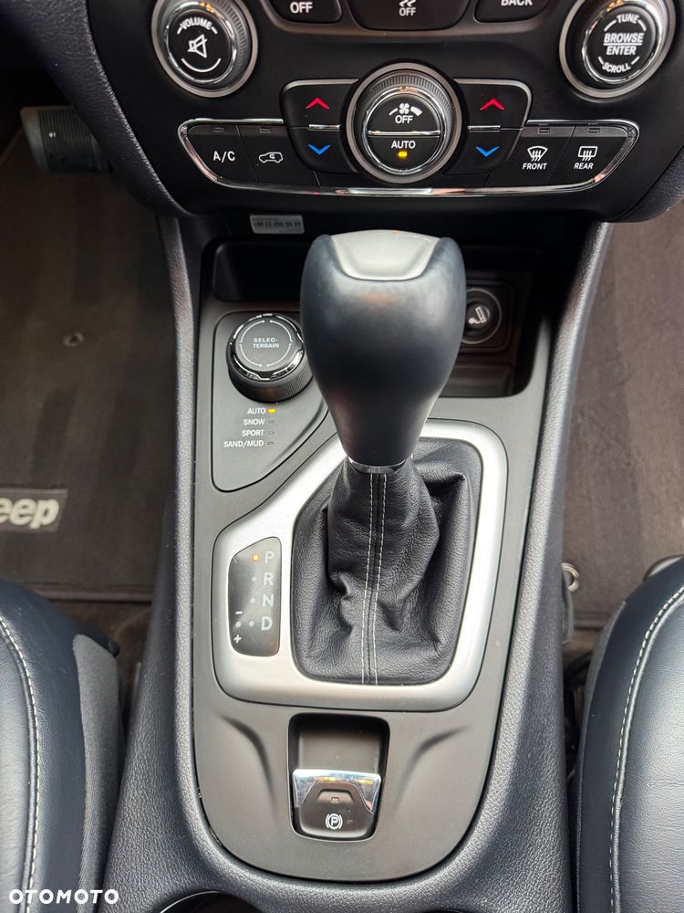Jeep Cherokee - 14