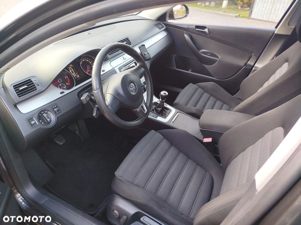 Volkswagen Passat 2.0 Blue TDI DPF Sportline - 12