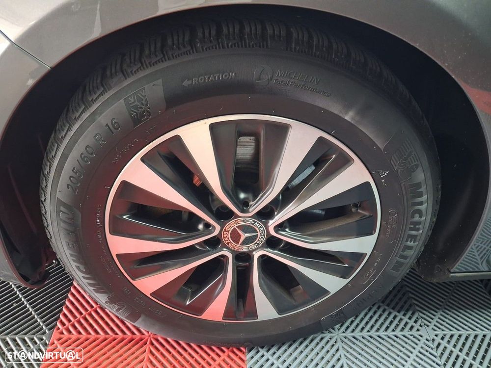 Mercedes-Benz A 200 Limousine d Progressive Aut. - 17