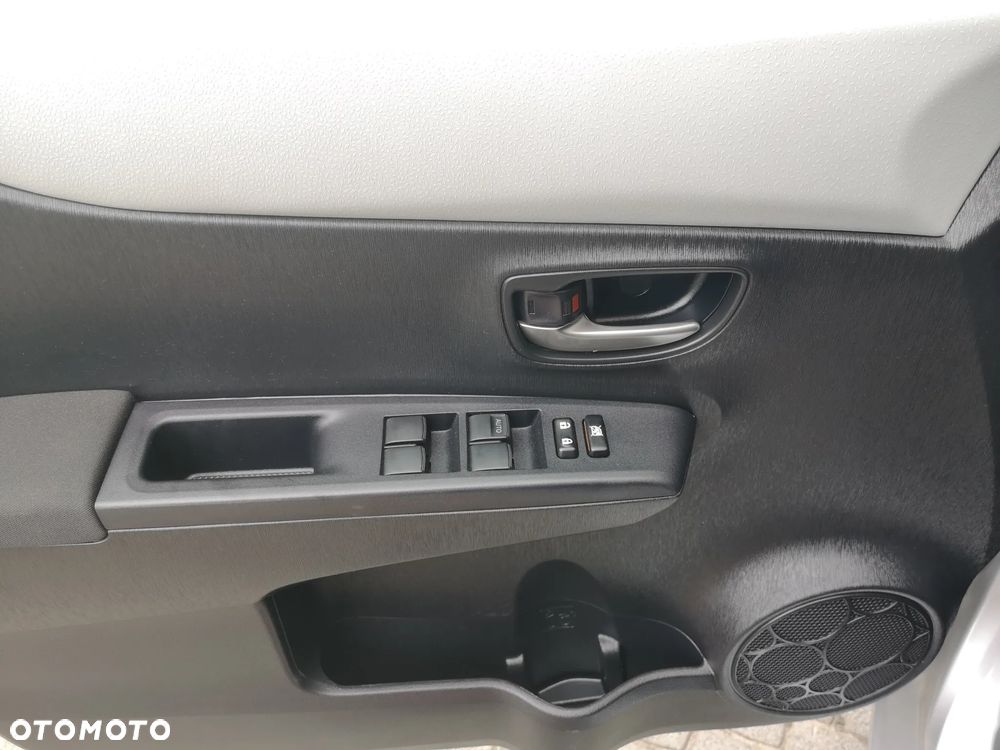 Toyota Yaris Hybrid 100 Premium - 24