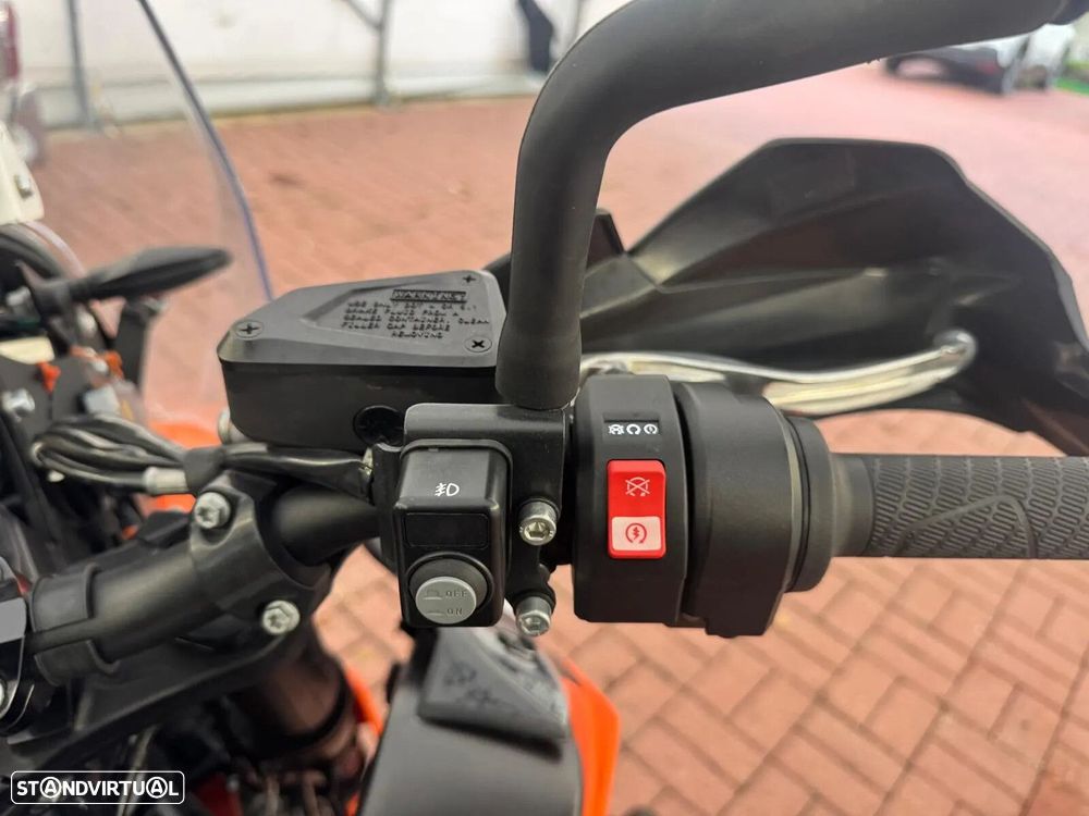 KTM 890 - 12