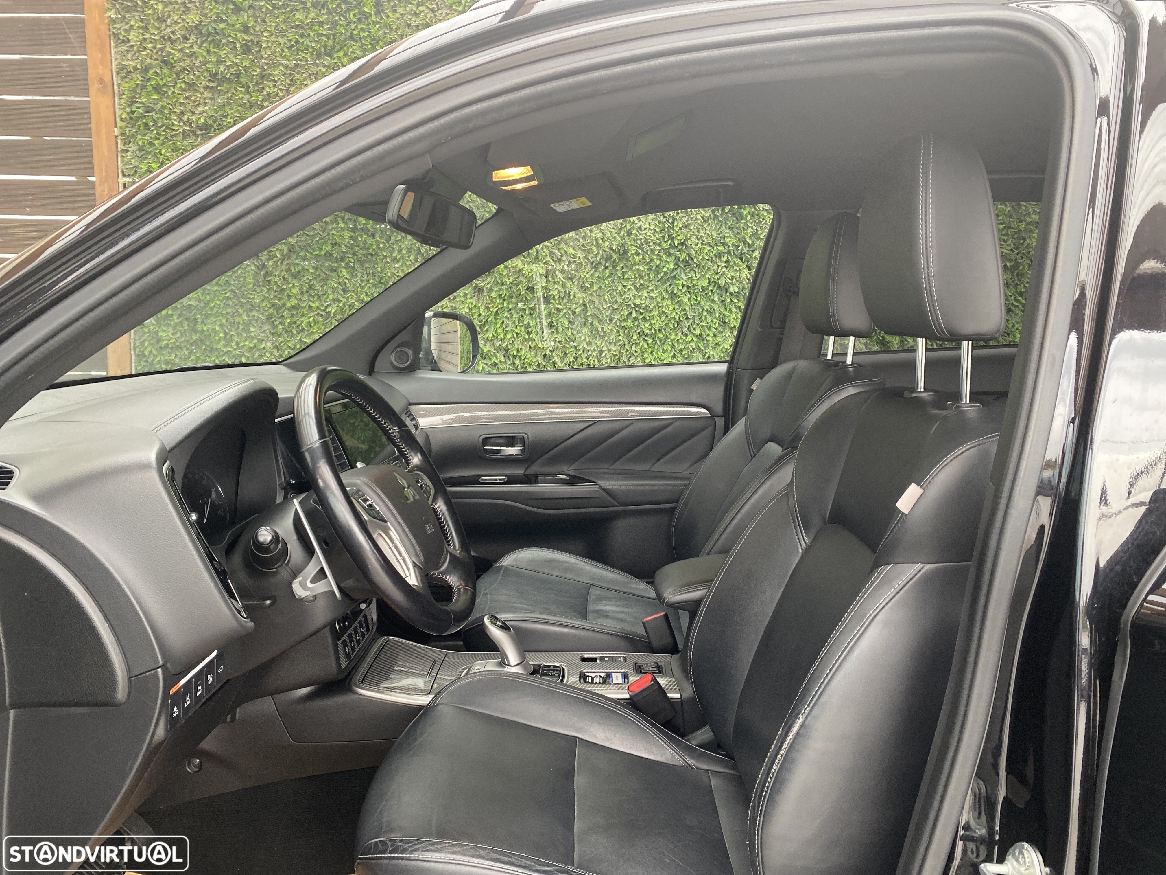 Mitsubishi Outlander 2.4 PHEV Intense - 25