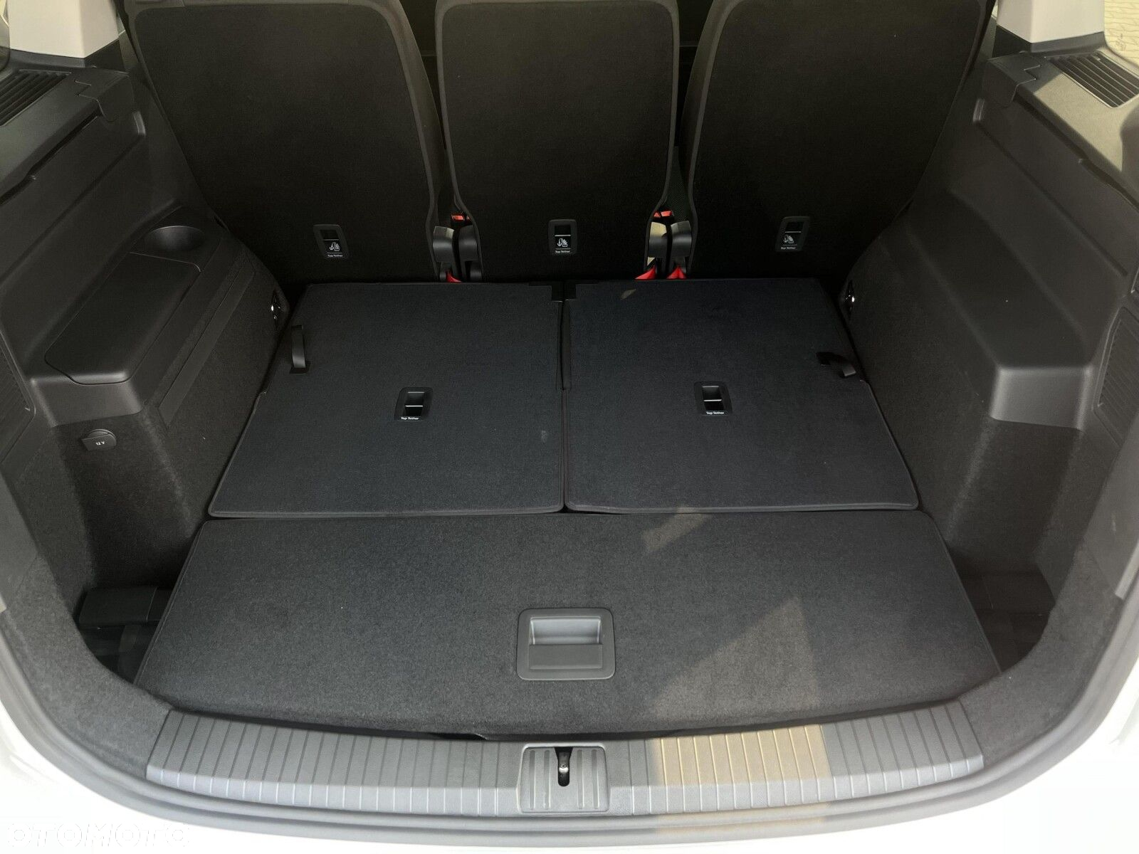 Volkswagen Touran - 23