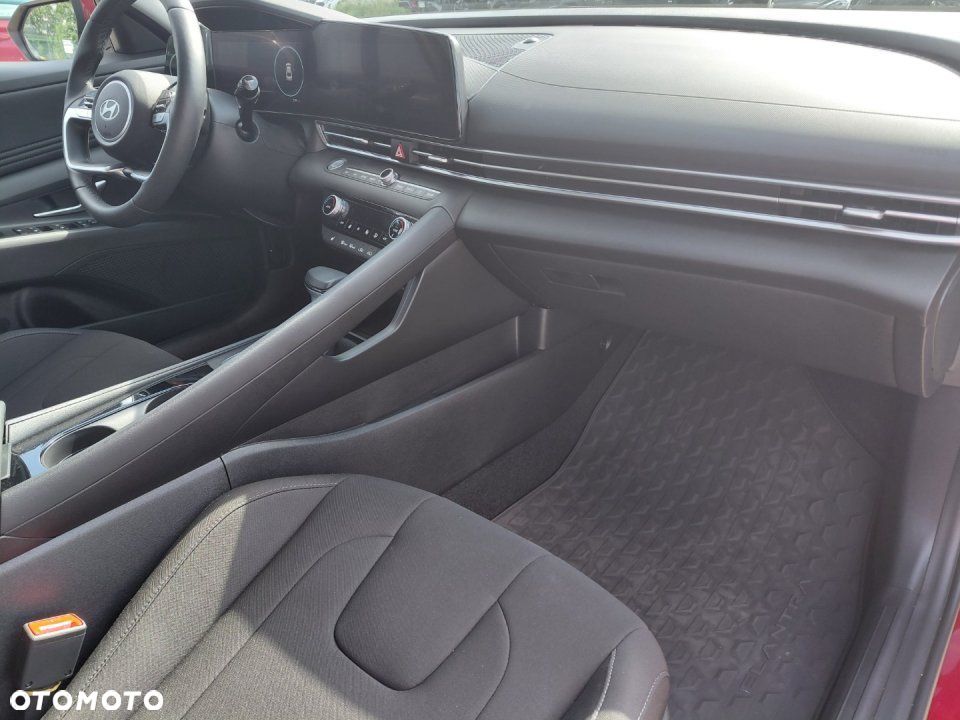 Hyundai Elantra - 31