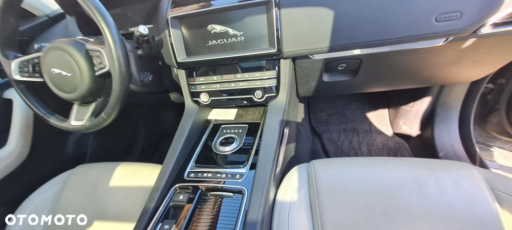 Jaguar F-Pace 20d Pure - 17