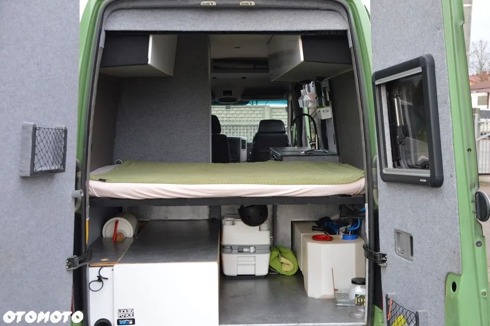 Mercedes-Benz Sprinter - 11