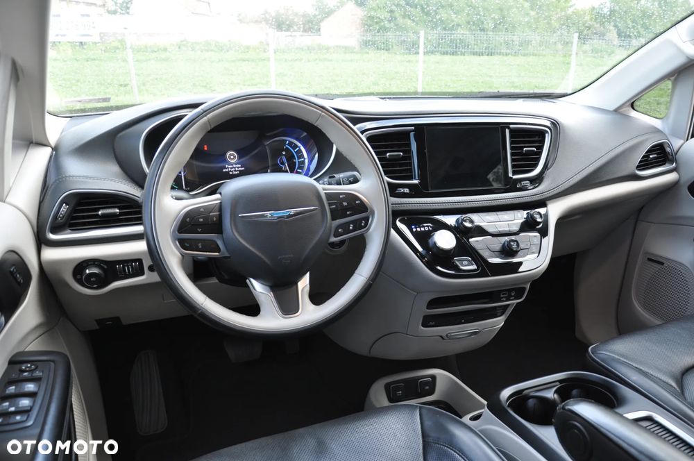 Chrysler Pacifica - 11