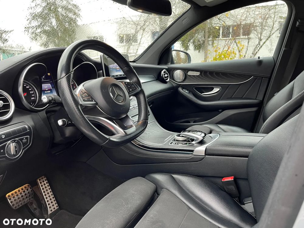 Mercedes-Benz GLC 250 4Matic 9G-TRONIC AMG Line - 25