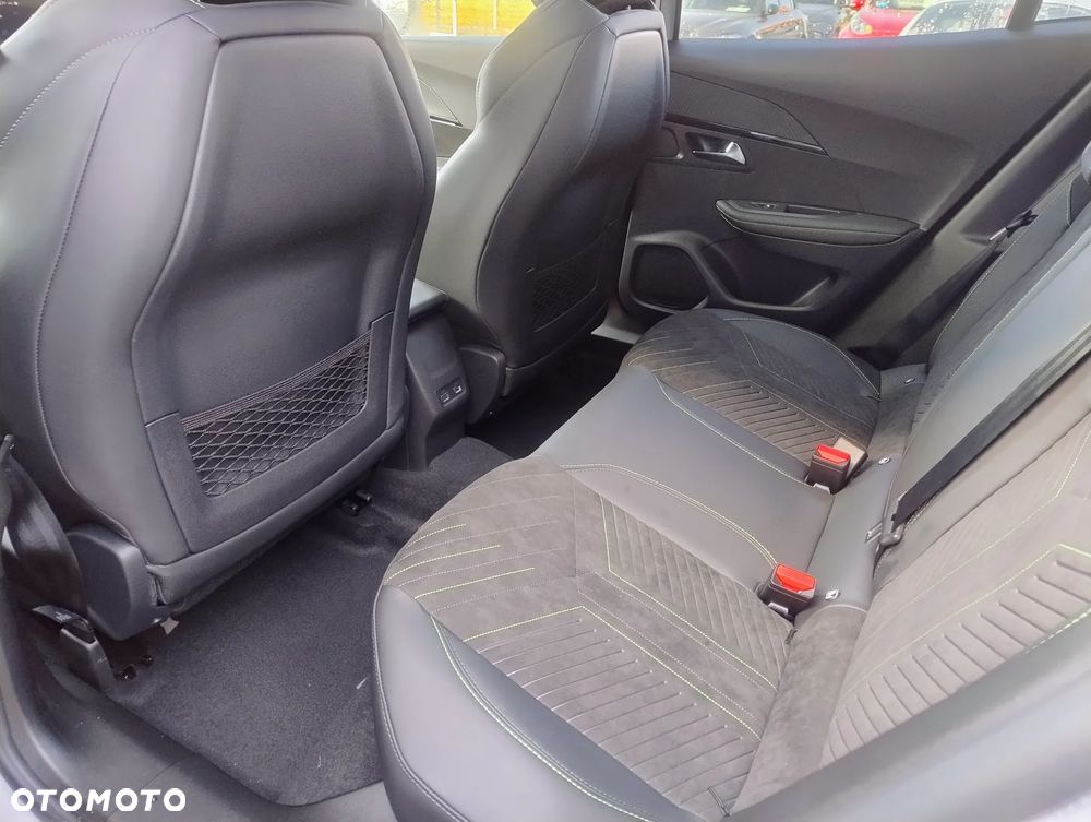 Peugeot 2008 PureTech mHEV GT E-DCS6 - 18