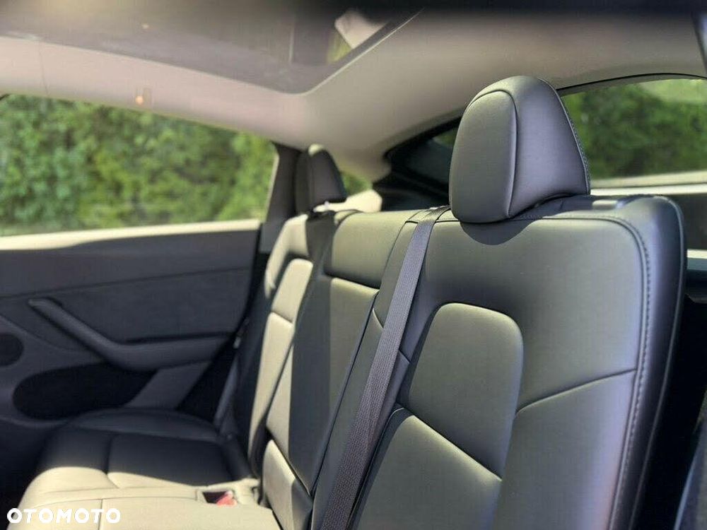 Tesla Model Y Long Range Dual Motor AWD - 17