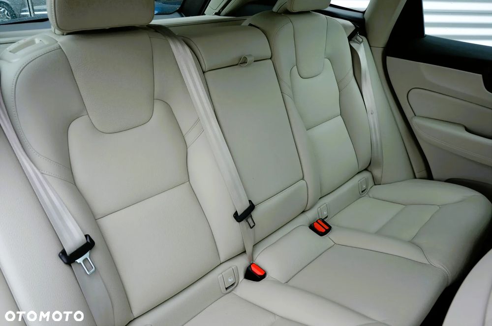 Volvo XC 60 B4 D Geartronic RDesign - 22
