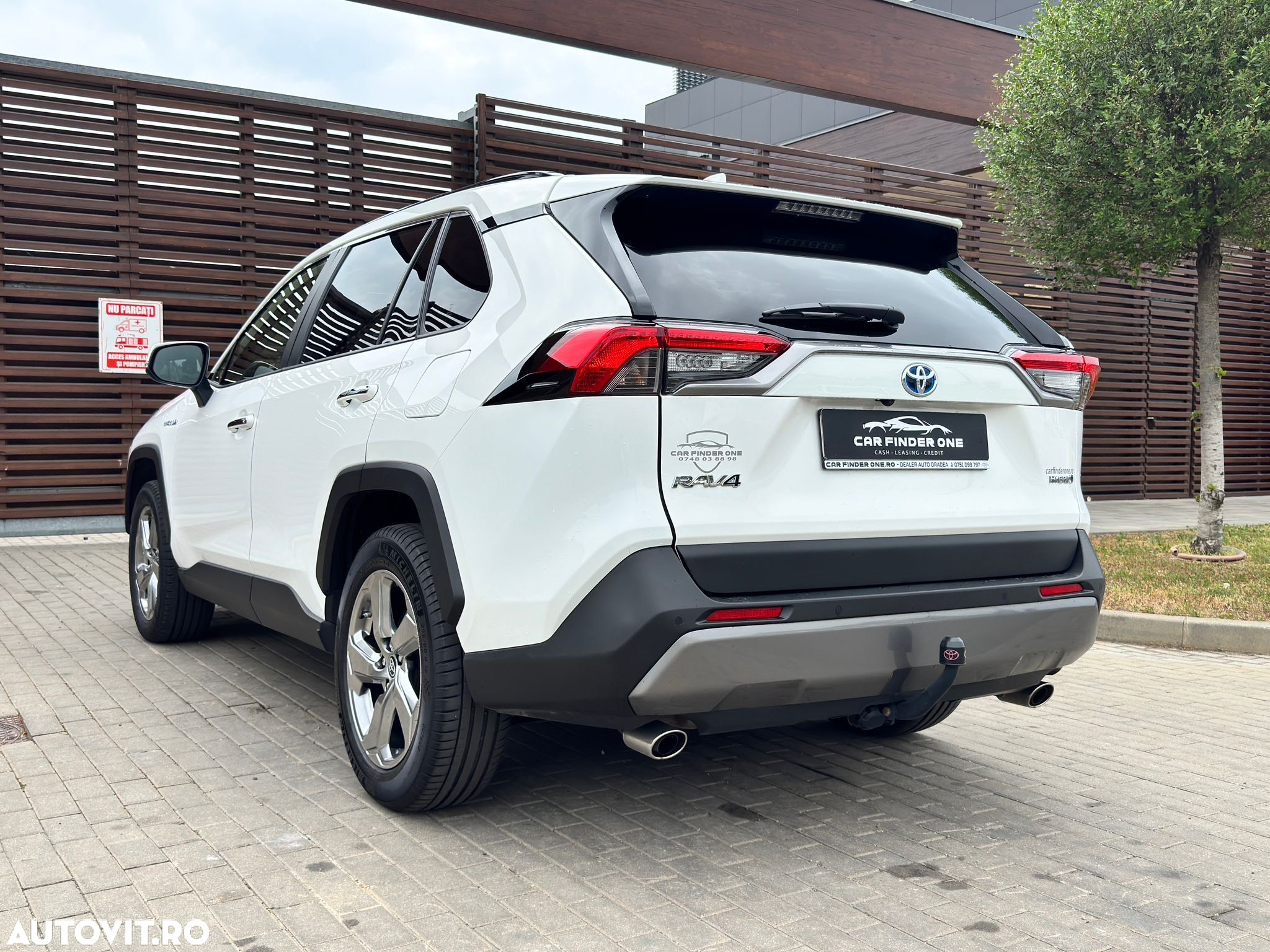 Toyota RAV4 2.5 Hybrid VVT-iE 4x4 Luxury Premium - 4