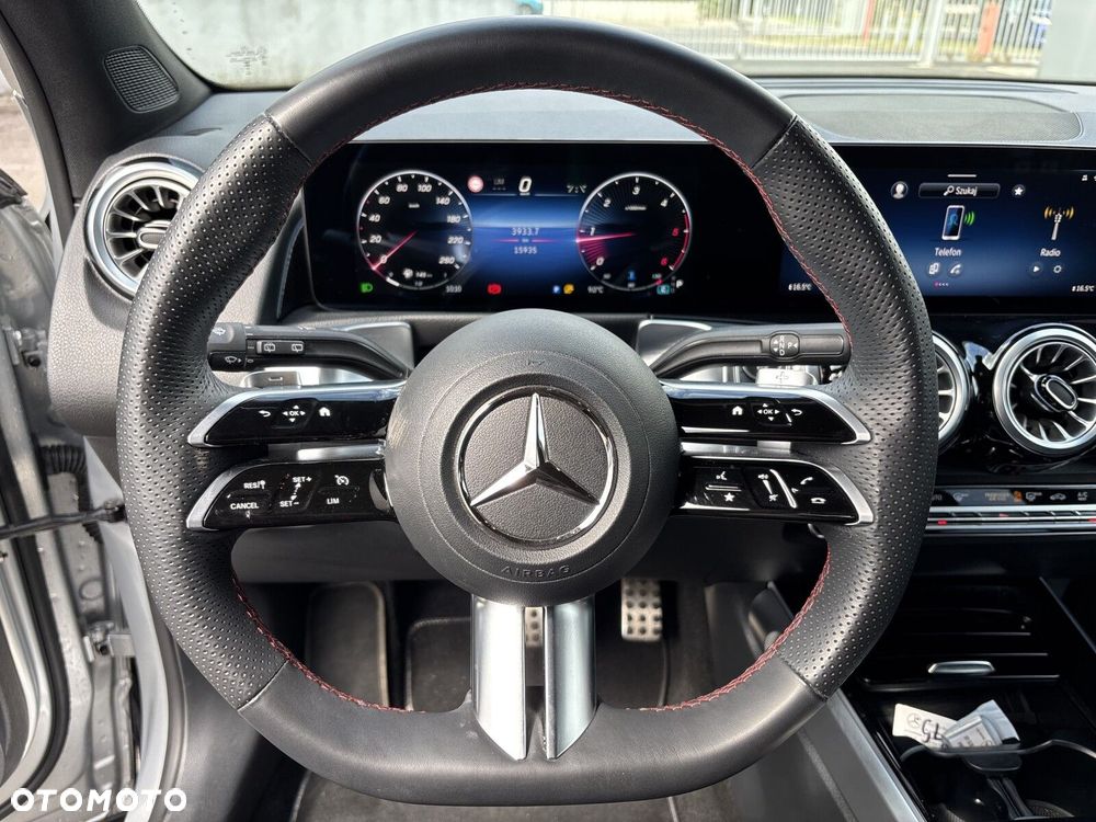 Mercedes-Benz GLB - 12