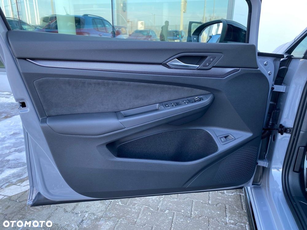 Volkswagen Golf Variant - 11