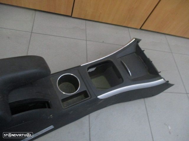 Apoio De Braço A1696800050 MERCEDES W245 B 2007 - 15