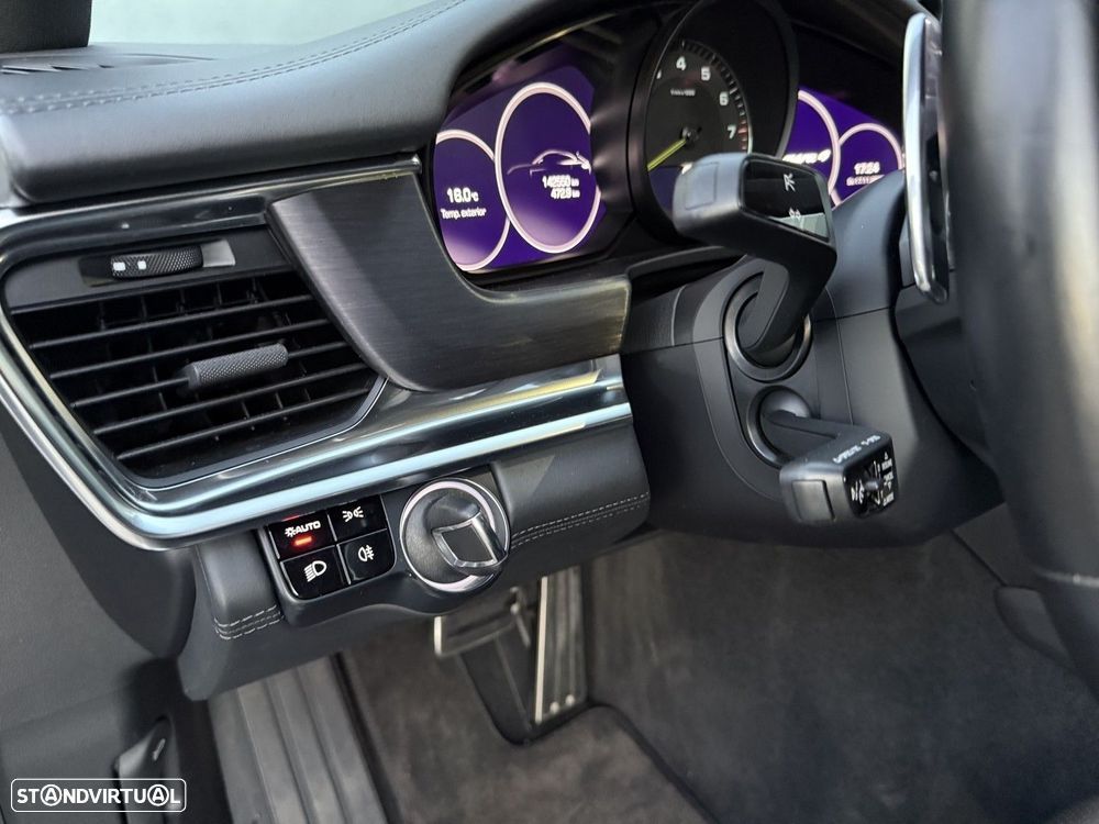 Porsche Panamera Sport Turismo 4 E-Hybrid - 21