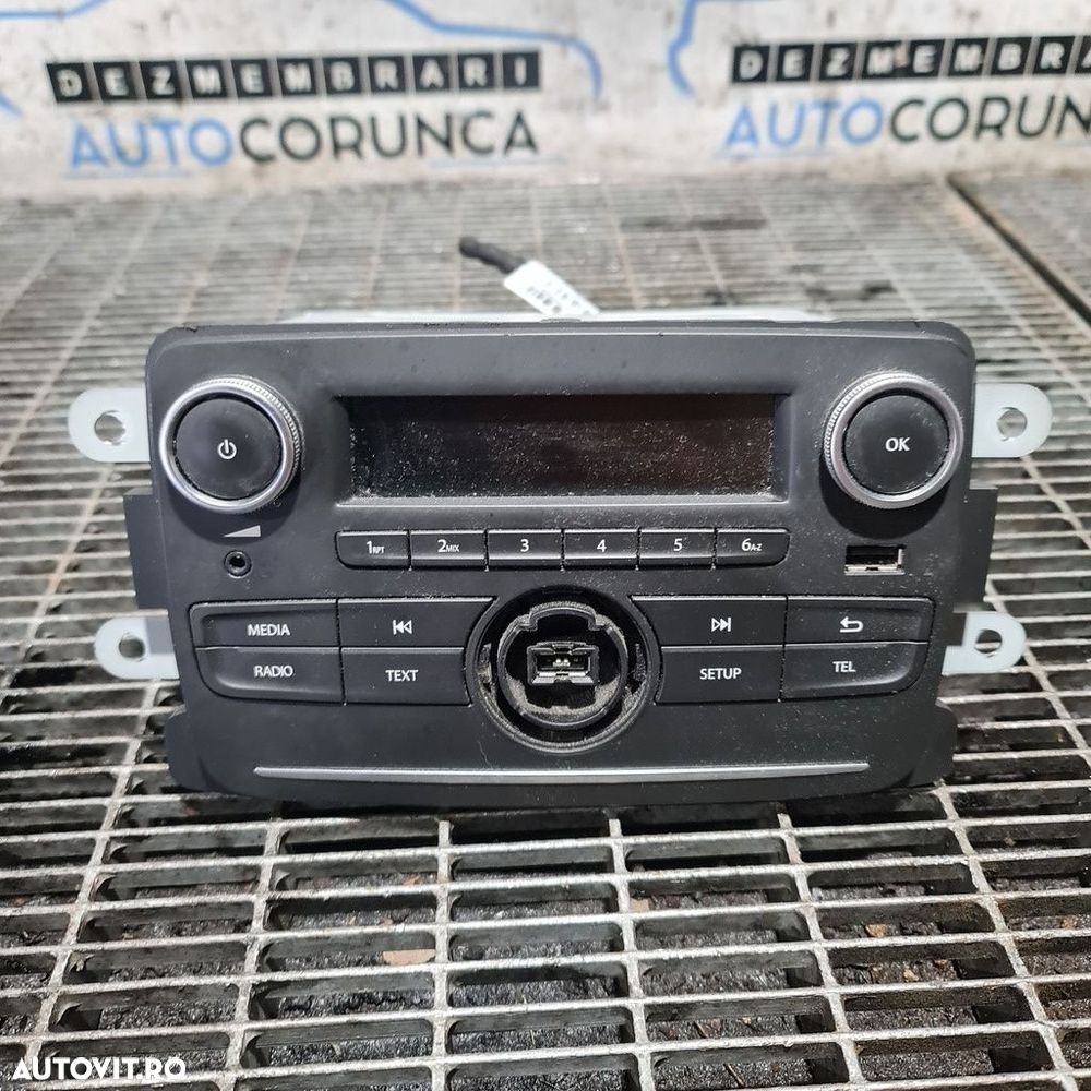 Cd player Dacia Sandero 2 Facelift 2016 - 2020 (1327) 281152368R - 1