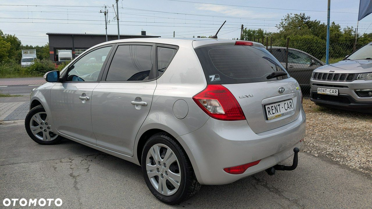 Kia Ceed - 4