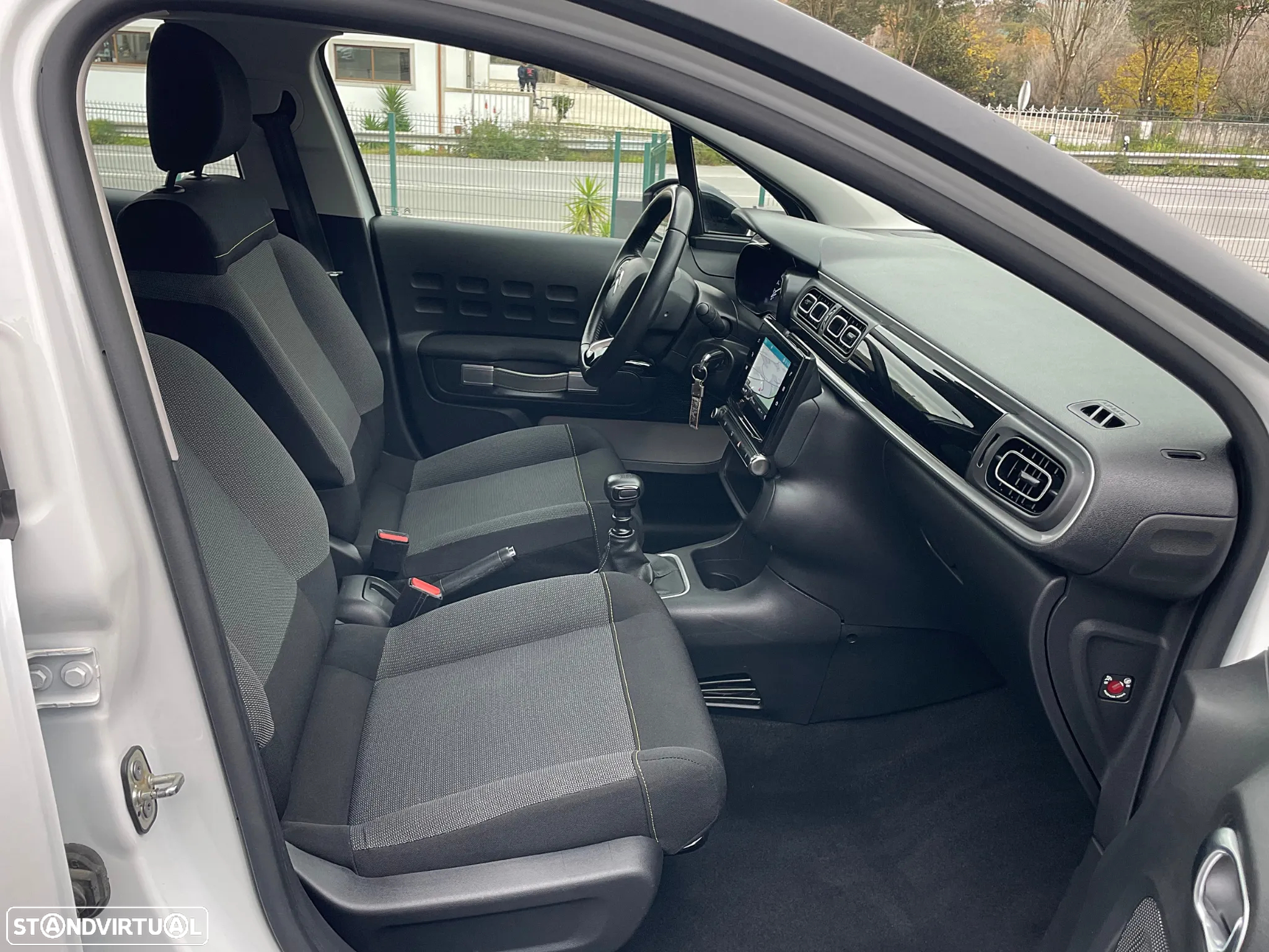 Citroën C3 1.2 PureTech Shine - 18