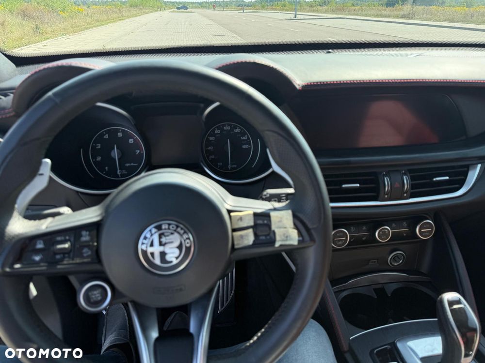 Alfa Romeo Stelvio 2.0 Turbo 16V AT8-Q4 Veloce - 12