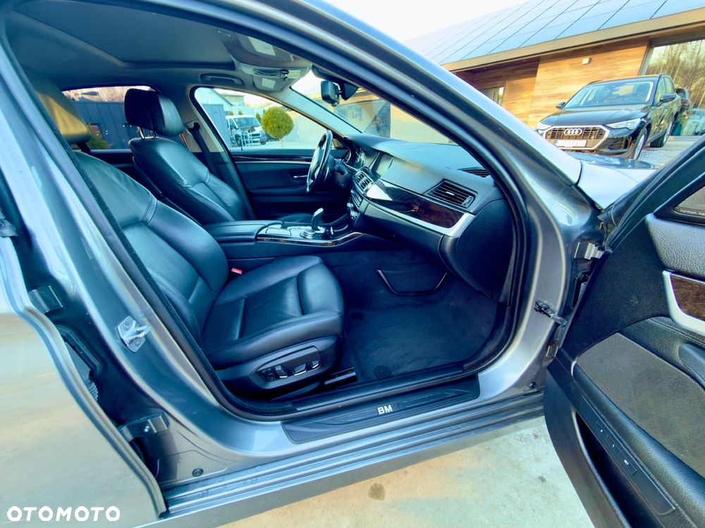BMW Seria 5 528i xDrive Sport-Aut Luxury Line - 22