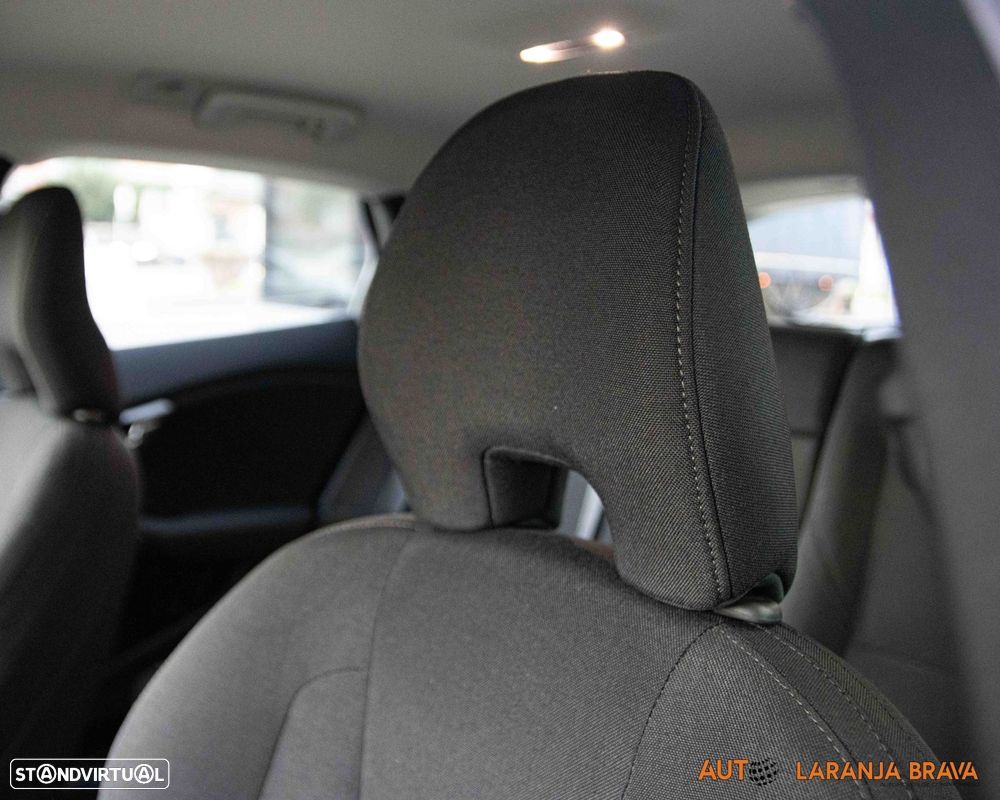 Volvo V40 D2 Kinetic - 31