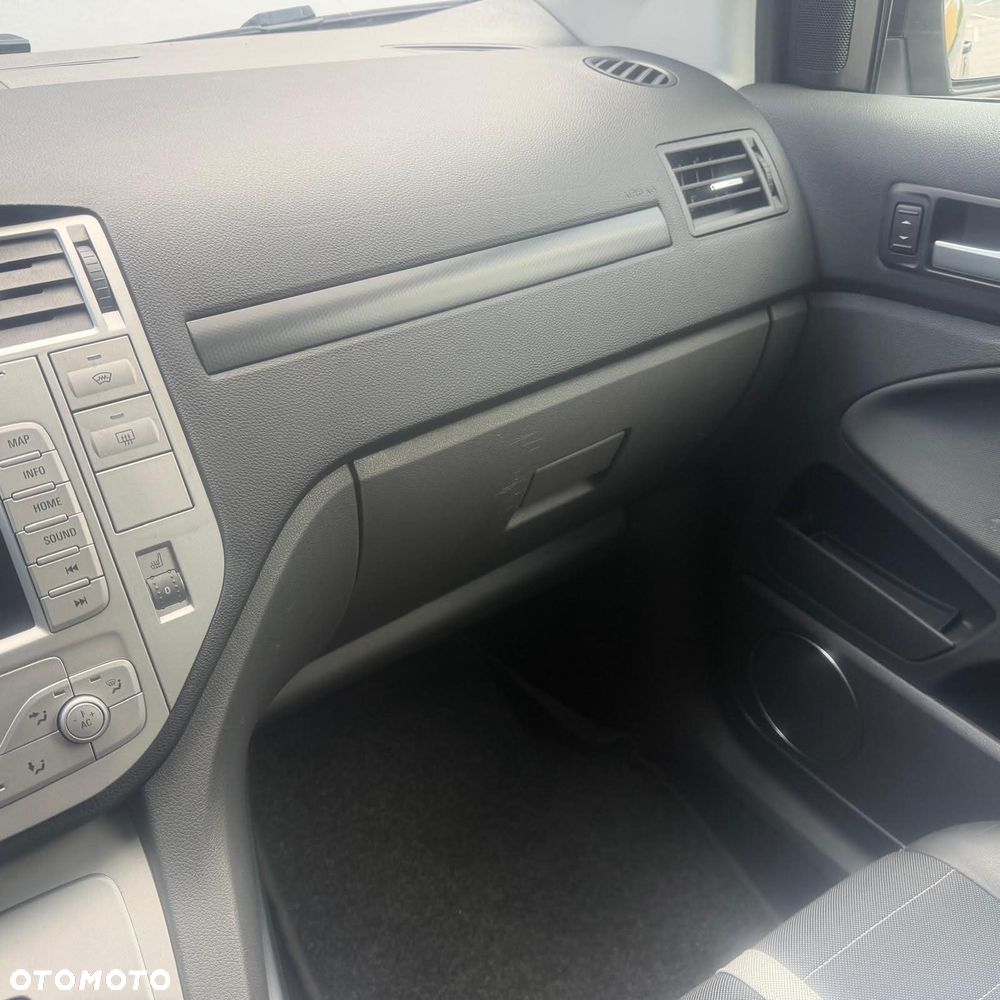 Ford Kuga - 11