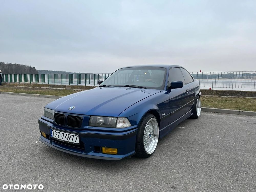 BMW Seria 3 323i - 3
