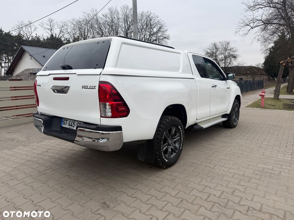 Toyota Hilux - 10