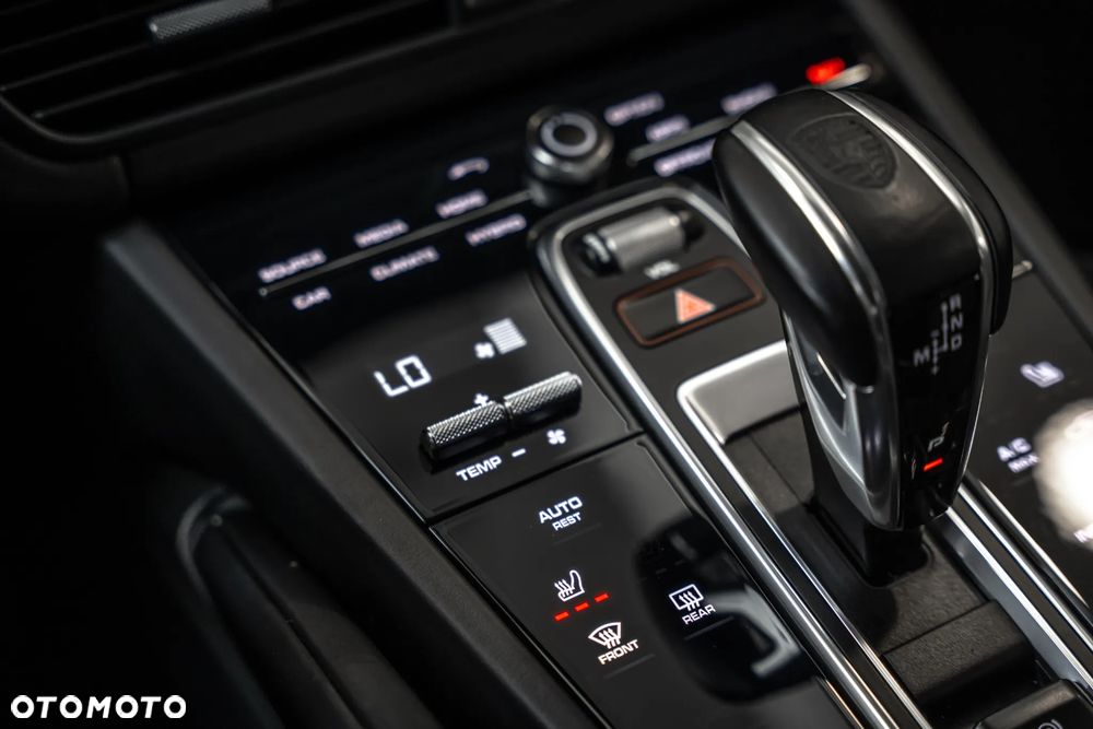 Porsche Cayenne - 30