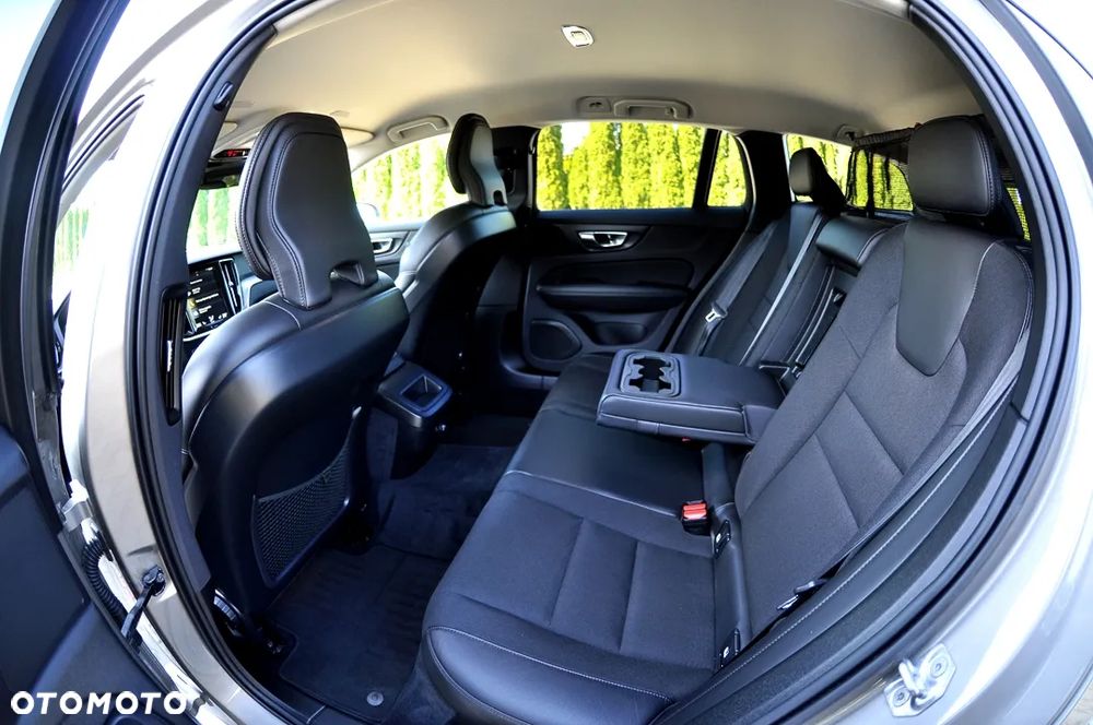 Volvo V60 D4 Momentum Pro - 20