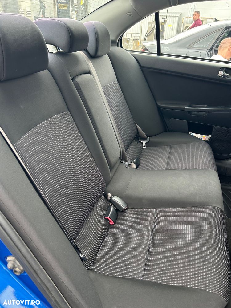 Mitsubishi Lancer - 20