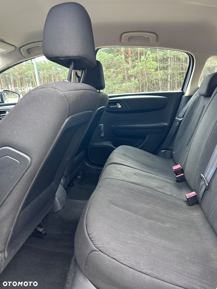 Citroën C4 VTi 120 90 Jahre - 11