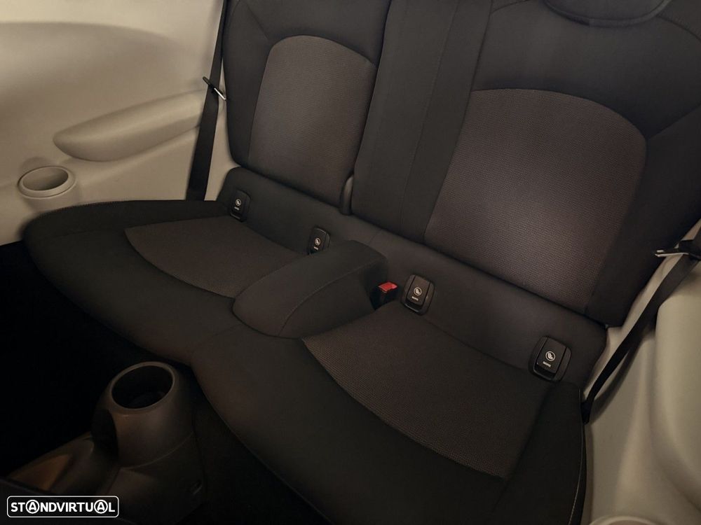 MINI 3 Portas One D - 12