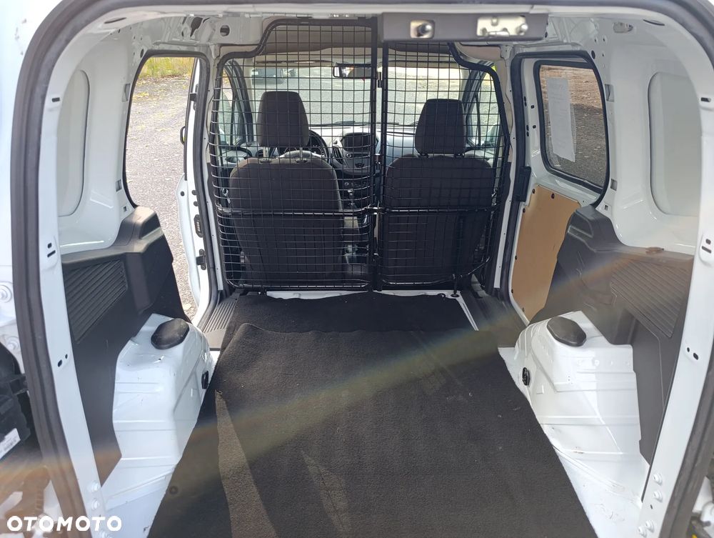 Ford Transit Courier - 11