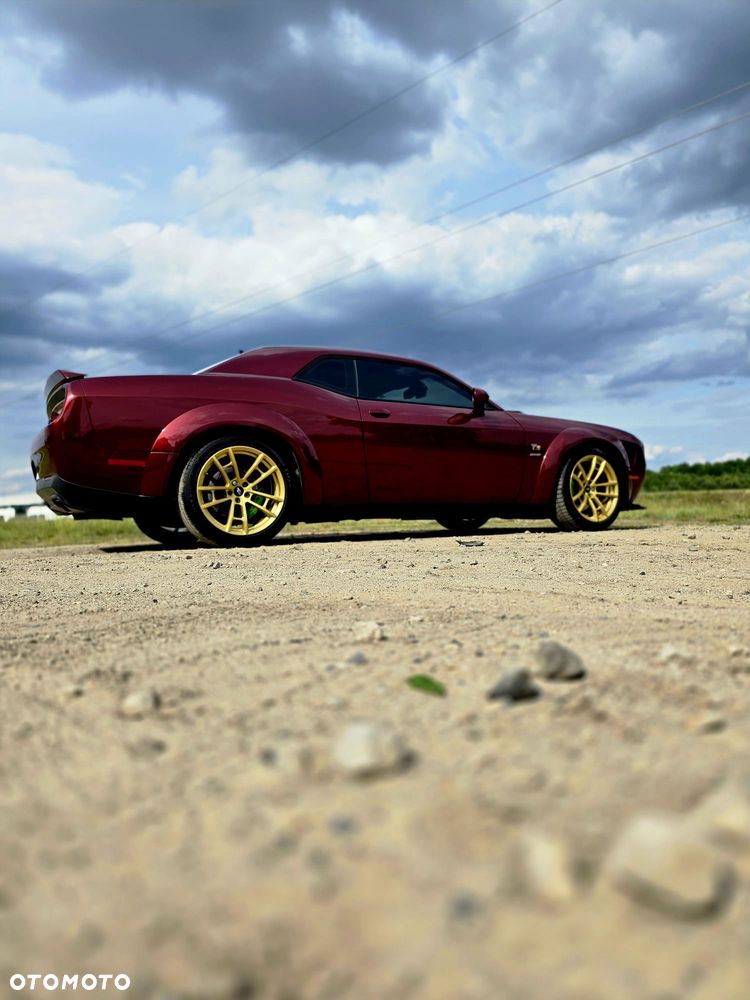 Dodge Challenger - 2
