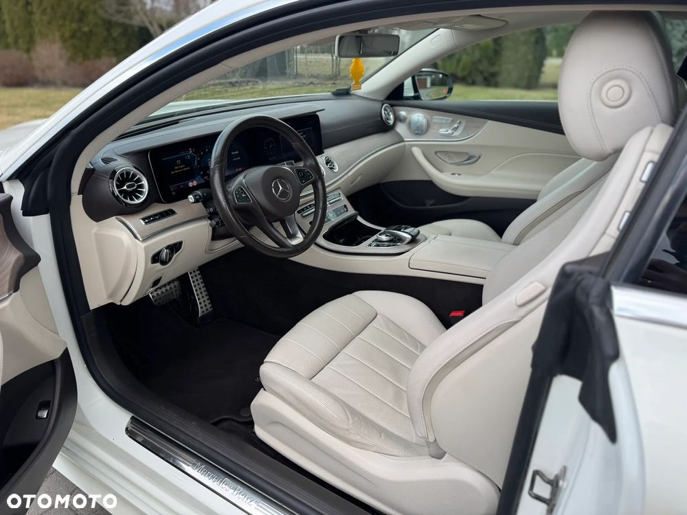 Mercedes-Benz Klasa E 400 4-Matic 9G-TRONIC - 23